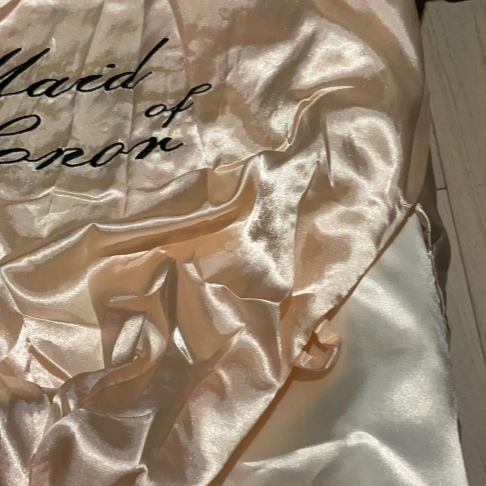Maid of honor embroidered robe - Picture 2 of 3